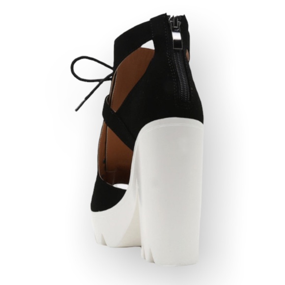 Qupid CRANK Black Lace Up Lug Sole Ultra Platform Bootie Heel Sandals - Picture 6 of 11